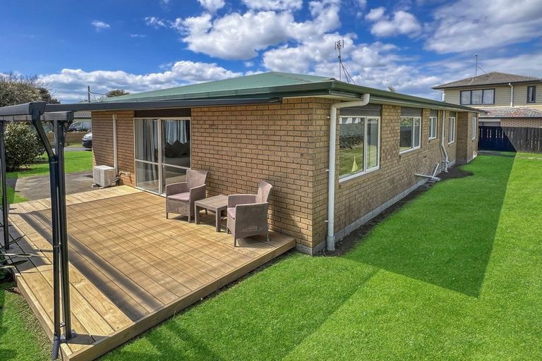 Photo of property in 15 Hocken Place, Mangere Bridge, Auckland, 2022
