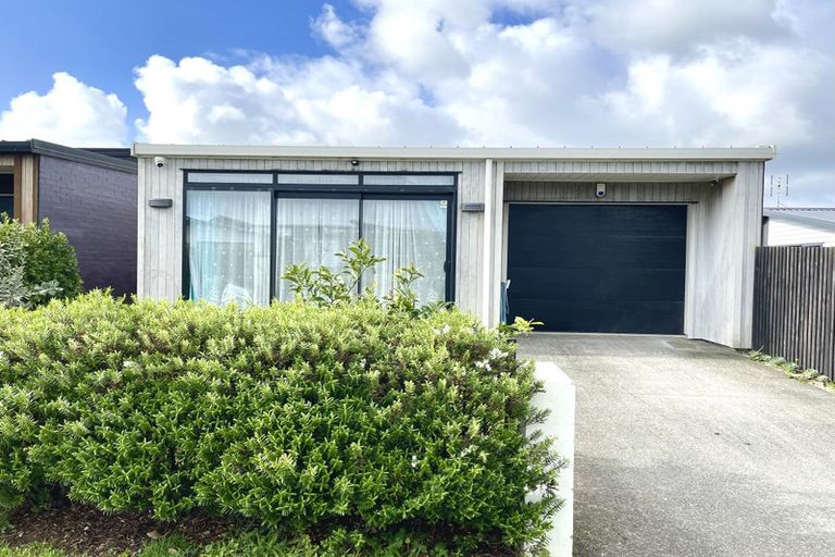 Photo of property in 23 Liberation Road, Papakura, 2110