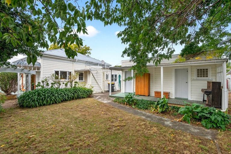 Photo of property in 93 Regent Street, Martinborough, 5711