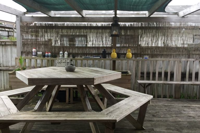 Photo of property in 6 Cinnabar Place, Westgate, Auckland, 0614