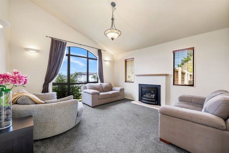 Photo of property in 11 Fairchild Avenue, Goodwood Heights, Auckland, 2105