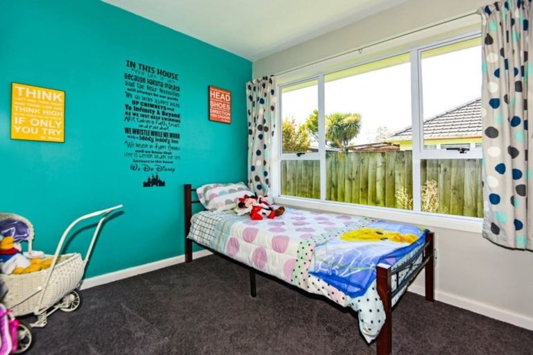 Photo of property in 9 Dunedin Street, Redwood, Christchurch, 8051