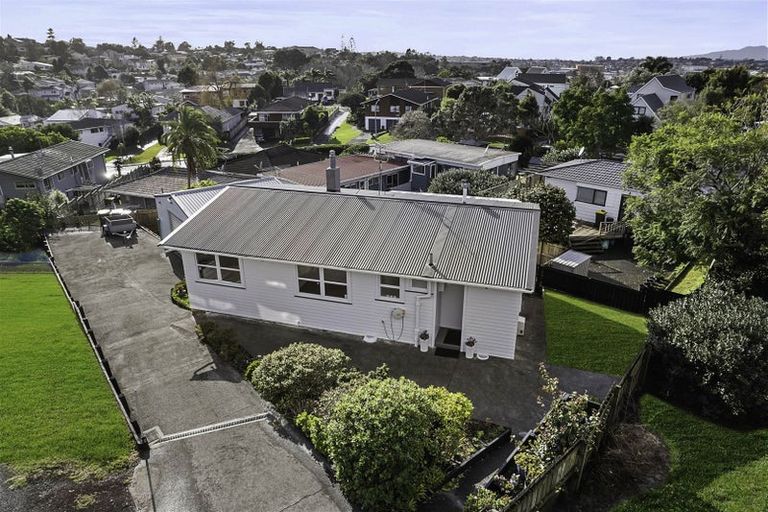 Photo of property in 1/38 Weldene Avenue, Glenfield, Auckland, 0629