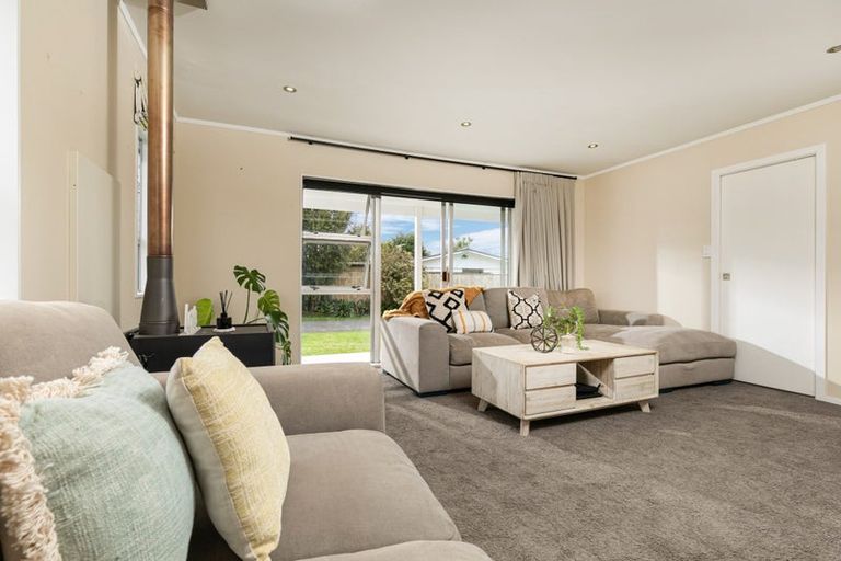 Photo of property in 1/10 Mannering Place, Hillcrest, Auckland, 0627