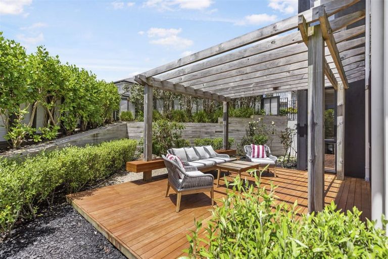 Photo of property in 97 Medallion Drive, Oteha, Auckland, 0632