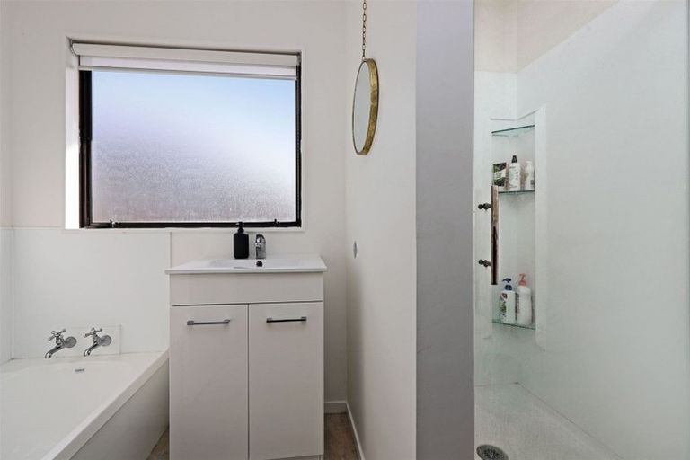 Photo of property in 15 Gillies Crescent, Waimarama, Havelock North, 4294