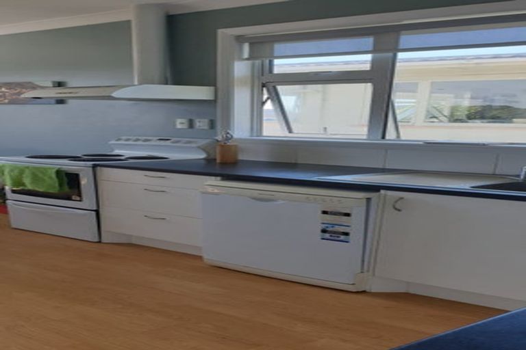 Photo of property in 14 Mana Esplanade, Paremata, Porirua, 5026