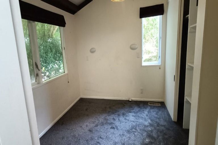 Photo of property in 148 Nicholson Road, Khandallah, Wellington, 6035