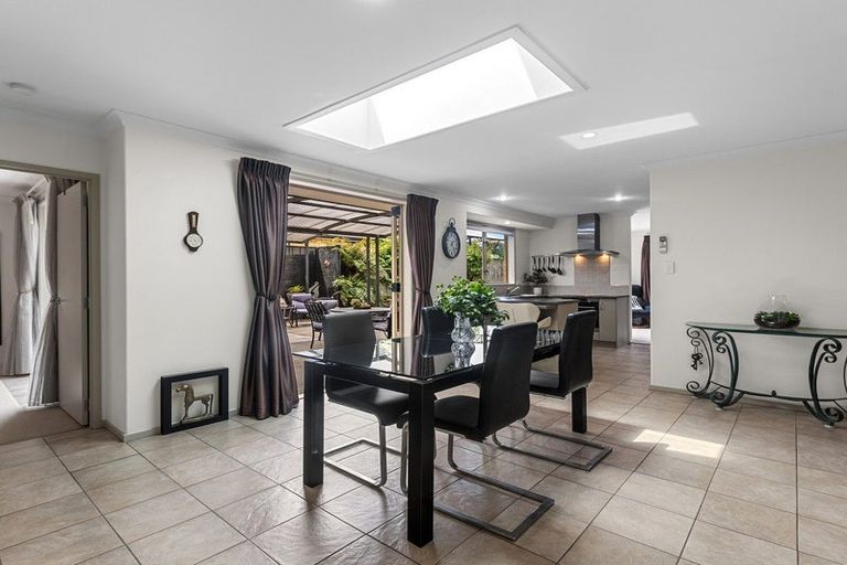 Photo of property in 17 Olive Close, Omokoroa, 3114