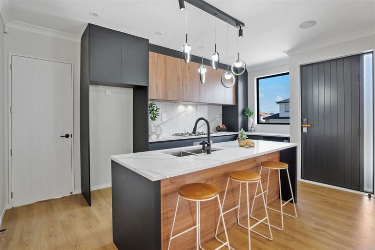 Photo of property in 42 Drumbuoy Drive, Flat Bush, Auckland, 2019