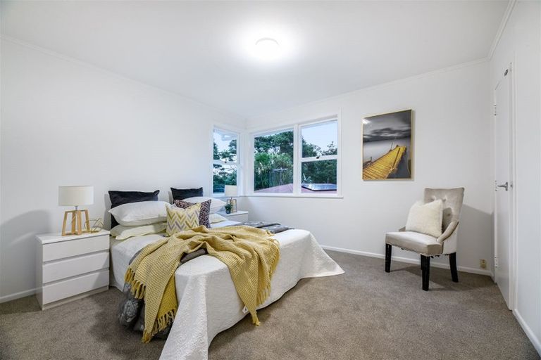 Photo of property in 8 Thuja Street, Green Bay, Auckland, 0604