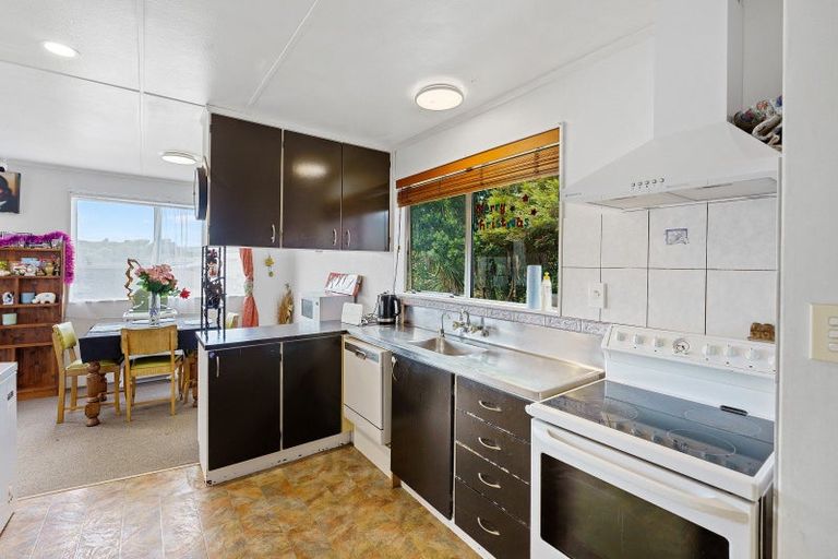 Photo of property in 6 Colenso Place, Otaki Beach, Otaki, 5512