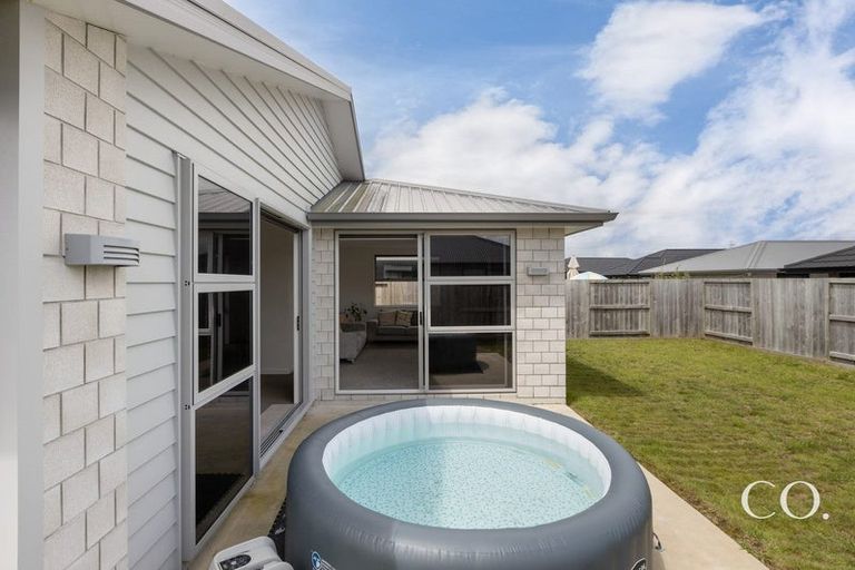 Photo of property in 15 Furlong Road, Papamoa, 3118