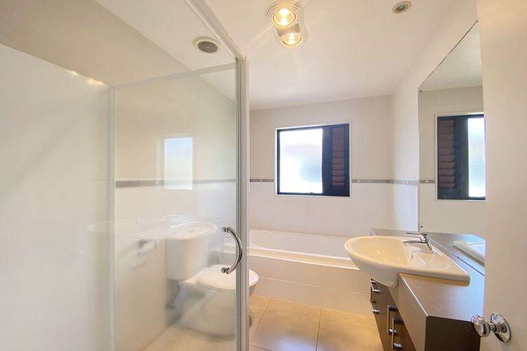 Photo of property in 60 Baverstock Road, Flat Bush, Auckland, 2016