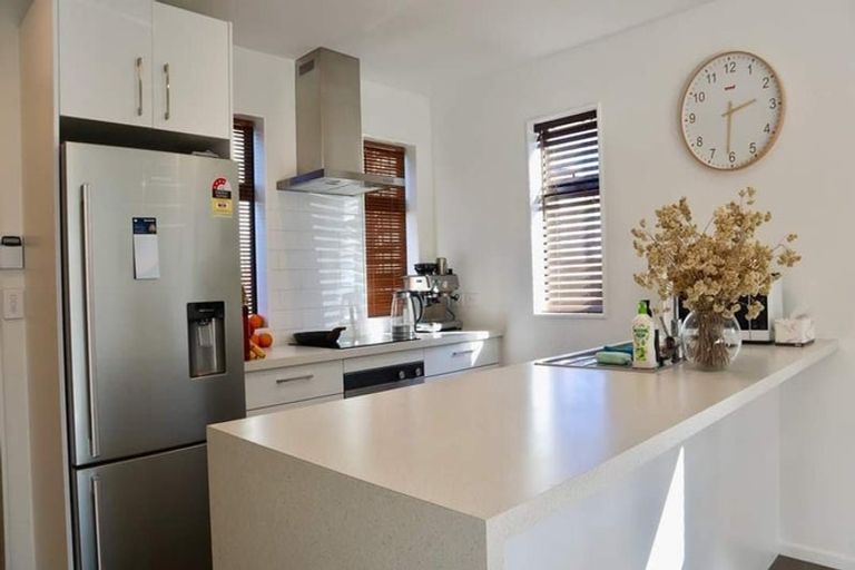 Photo of property in 4337a Great North Road, Glendene, Auckland, 0602