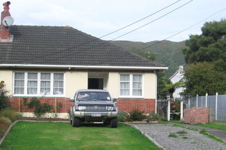 Photo of property in 174 Cambridge Terrace, Fairfield, Lower Hutt, 5011