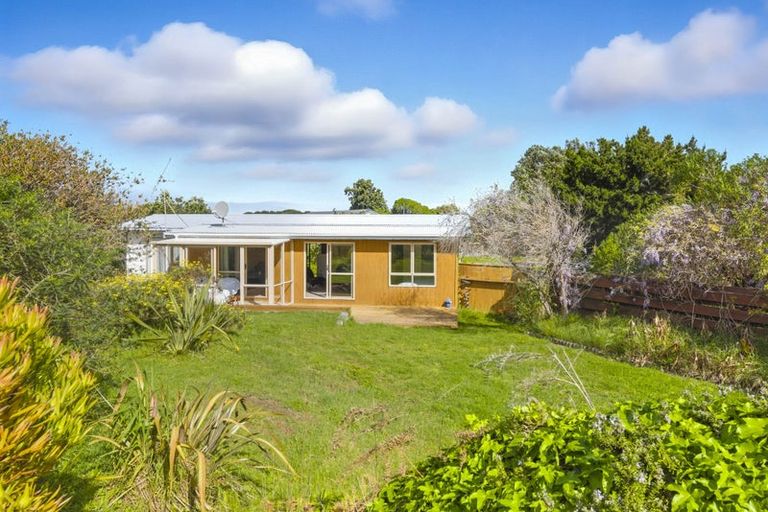 Photo of property in 29 Sarah Street, Waikawa Beach, Manakau, 5573