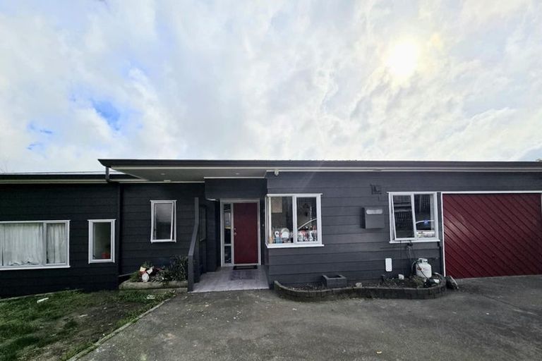 Photo of property in 6 Ronald Woolf Place, Churton Park, Wellington, 6037
