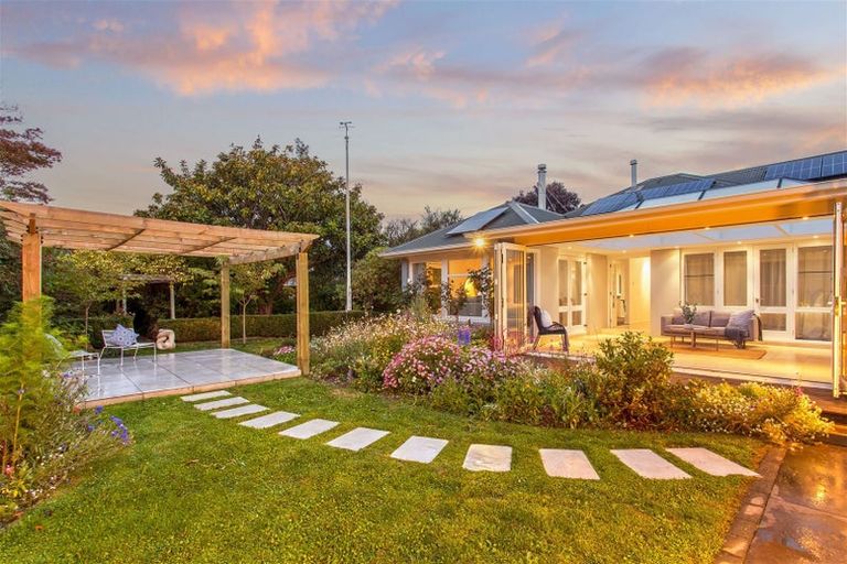 Photo of property in 17 Joyce Crescent, Ilam, Christchurch, 8041