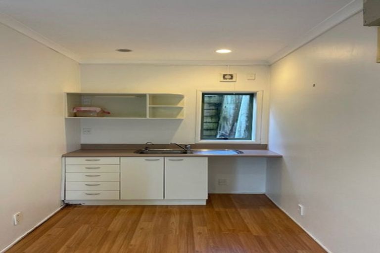 Photo of property in 8 Copperfield Terrace, Mellons Bay, Auckland, 2014