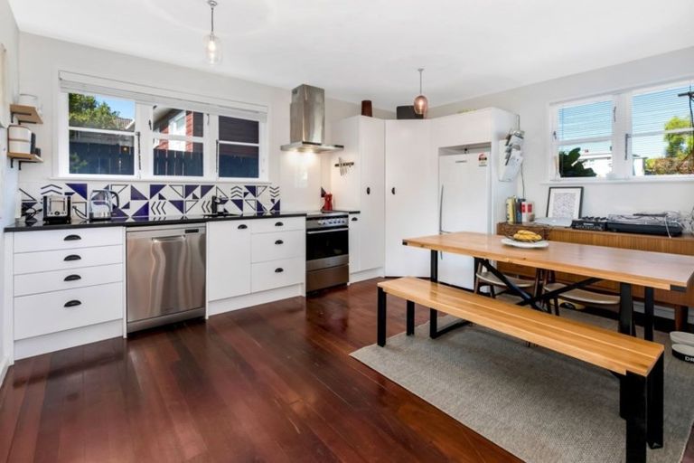 Photo of property in 3 Cadman Avenue, Waterview, Auckland, 1026