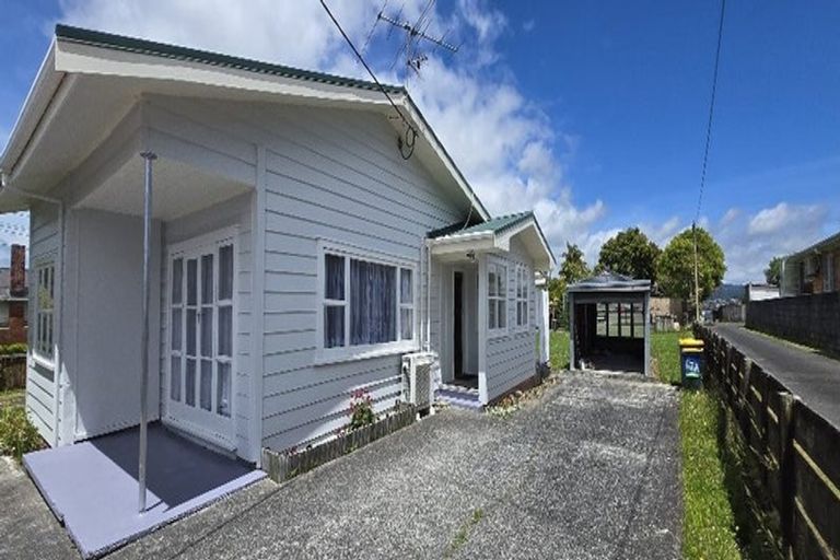 Photo of property in 67 View Road, Henderson, Auckland, 0612