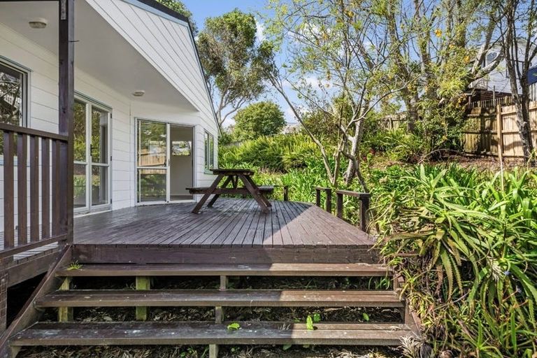 Photo of property in 63 Trias Road, Totara Vale, Auckland, 0629