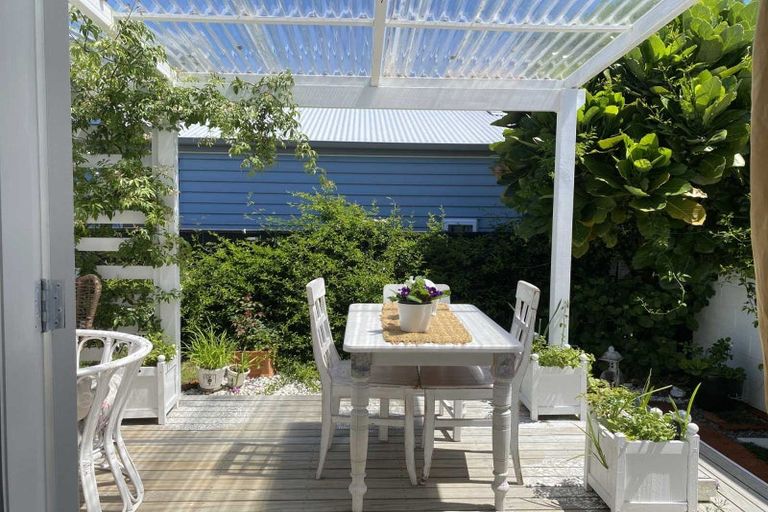 Photo of property in 32 Belt Road, Moturoa, New Plymouth, 4310