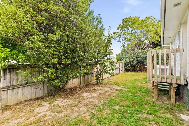 Photo of property in 2 Katrina Place, Massey, Auckland, 0614