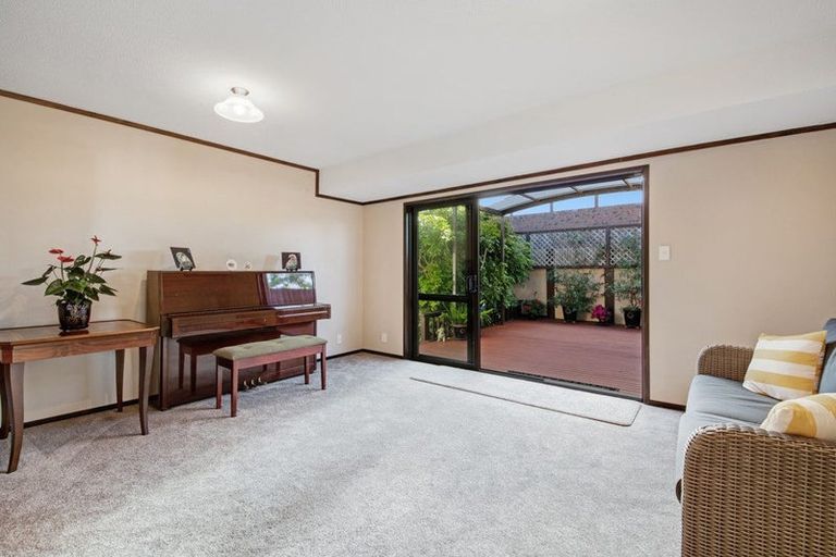 Photo of property in 18 Kennedy Avenue, Forrest Hill, Auckland, 0620