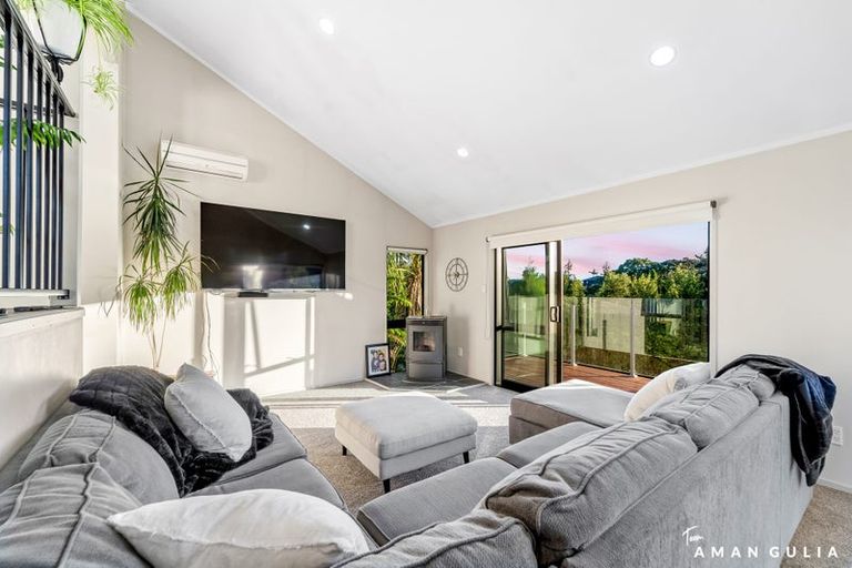 Photo of property in 33 Waipuia Place, Greenhithe, Auckland, 0632