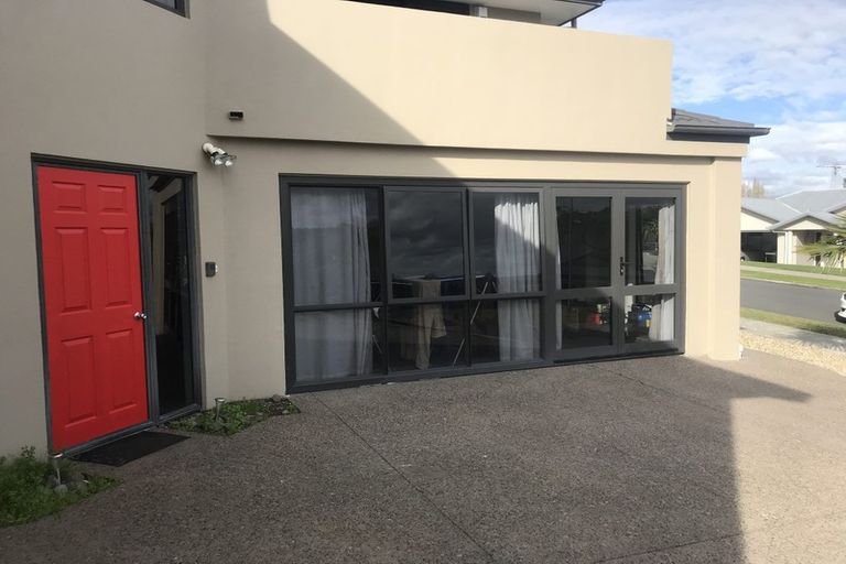 Photo of property in 11 Palm Grove Drive, Western Heights, Hamilton, 3200