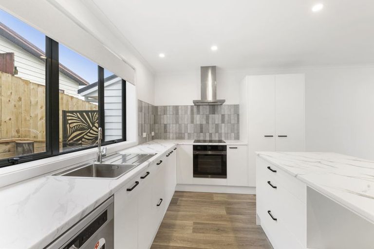 Photo of property in 30c Russell Road, Manurewa, Auckland, 2102