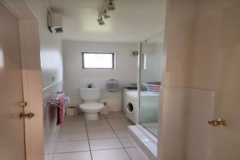 Photo of property in 2/86 Lake Road, Northcote, Auckland, 0627