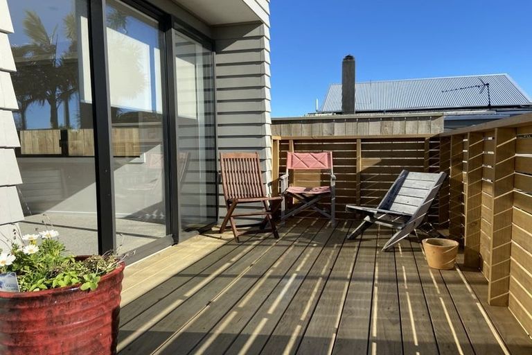 Photo of property in 33 Belt Road, Moturoa, New Plymouth, 4310