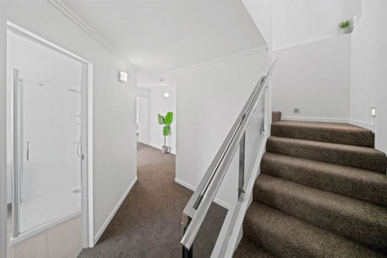 Photo of property in 19 Luxton Place, Mount Pleasant, Christchurch, 8081