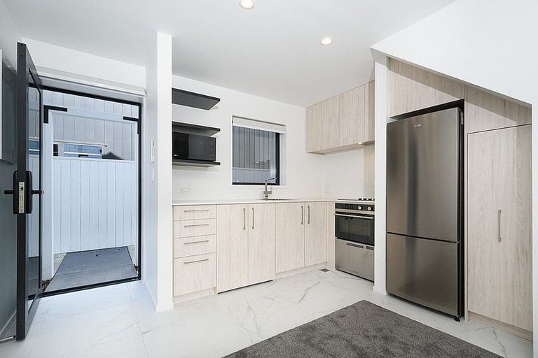 Photo of property in 9/87 Taikata Road, Te Atatu Peninsula, Auckland, 0610