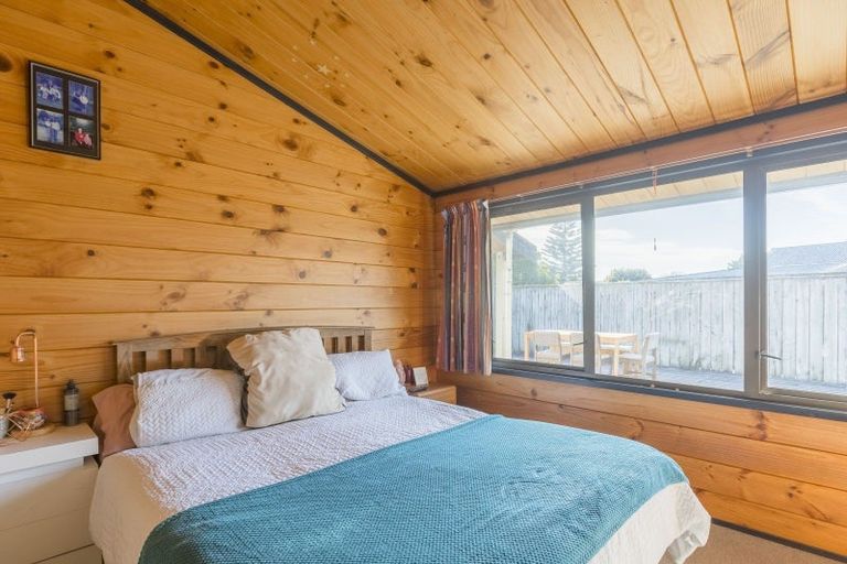 Photo of property in 34 Hollis Road, Paraparaumu Beach, Paraparaumu, 5032