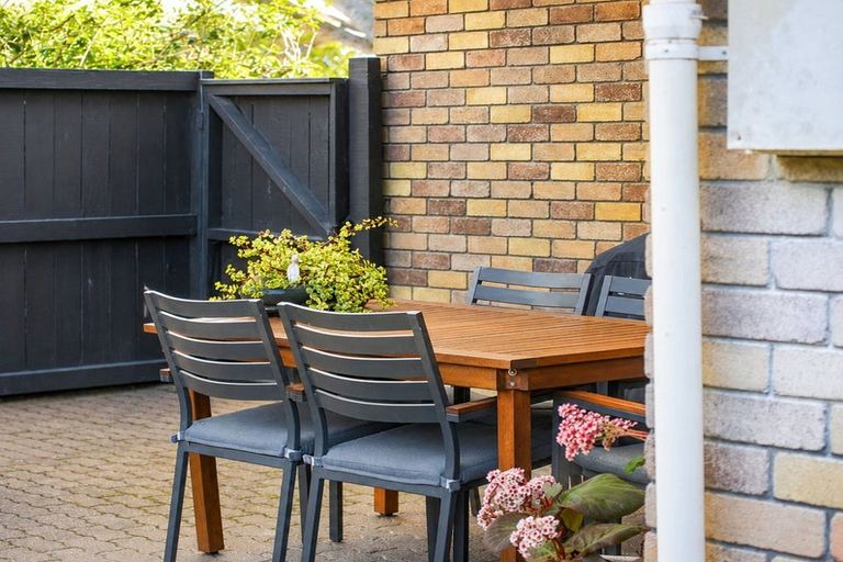 Photo of property in 67 Bowen Street, Cambridge, 3434