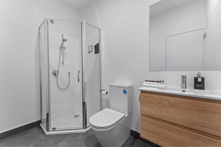 Photo of property in 402/553c Glenfield Road, Glenfield, Auckland, 0629