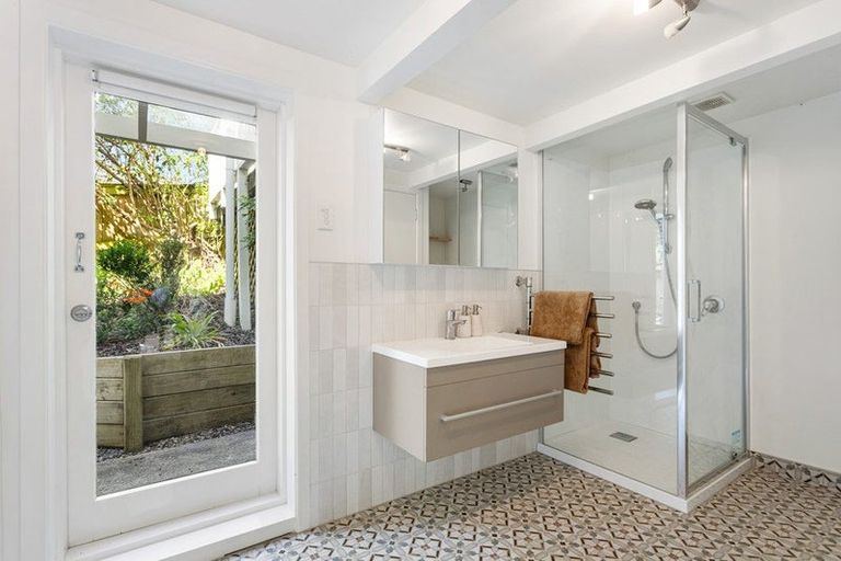 Photo of property in 8 Shanaway Rise, Hillcrest, Auckland, 0627