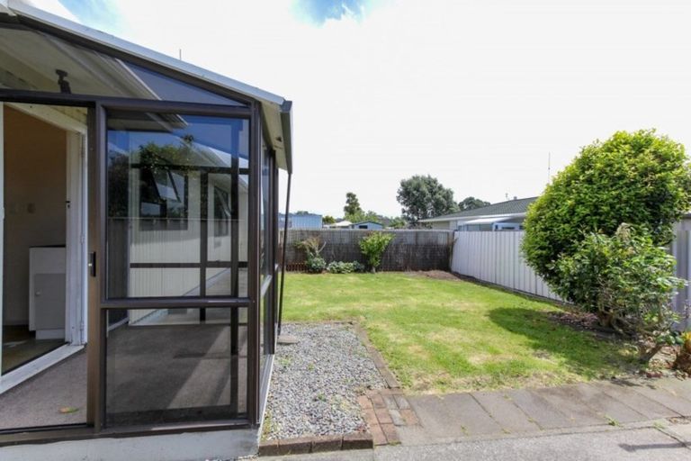 Photo of property in 2/458 Saint Aubyn, Moturoa, New Plymouth, 4310