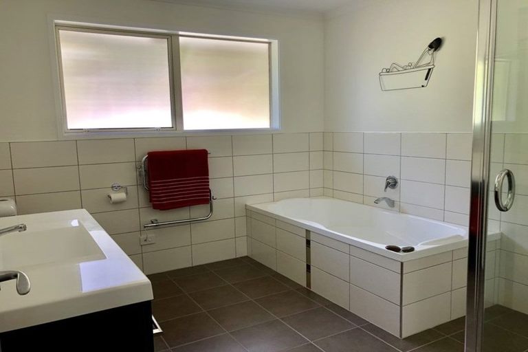 Photo of property in 16 Kotare Heights, Kerikeri, 0230