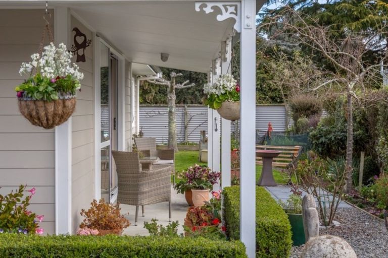 Photo of property in 2 Sam Meads Way, Greytown, 5712