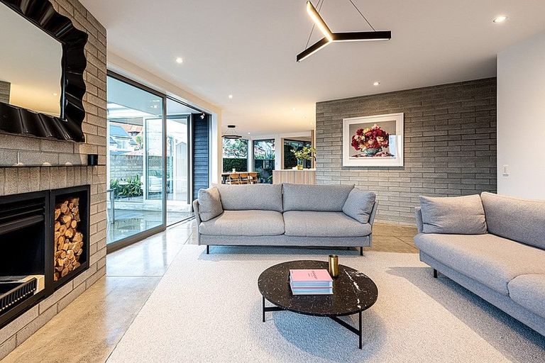 Photo of property in 33a Stanley Point Road, Stanley Point, Auckland, 0624