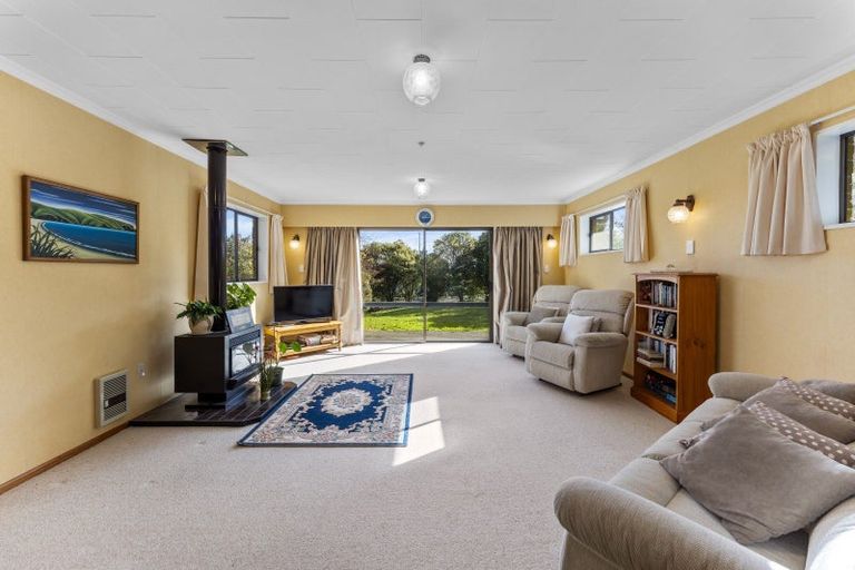 Photo of property in 11 Te Maku Grove, Waikanae, 5036