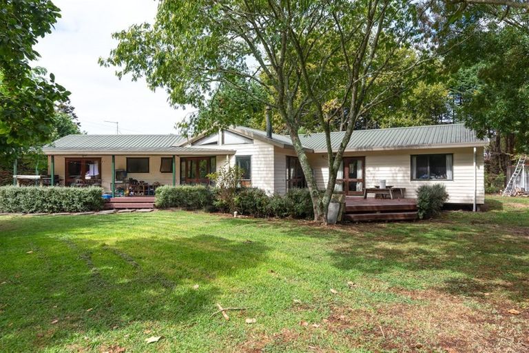 Photo of property in 152 Boord Crescent, Kumeu, 0891