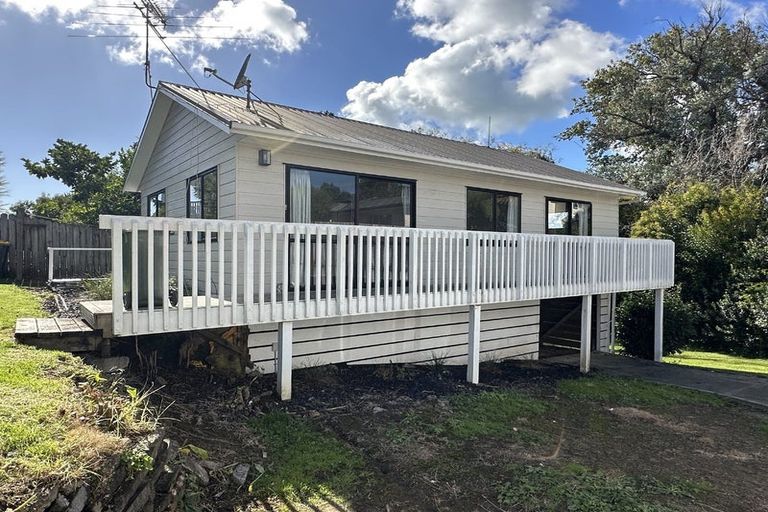 Photo of property in 5 Trelawn Place, Cockle Bay, Auckland, 2014