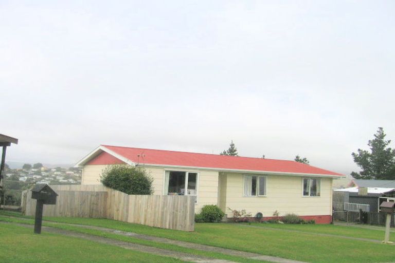Photo of property in 16 Sombrero View, Ascot Park, Porirua, 5024
