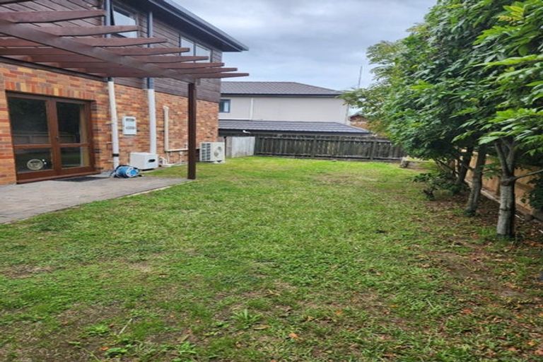 Photo of property in 2/10 Northumberland Avenue, Belmont, Auckland, 0622